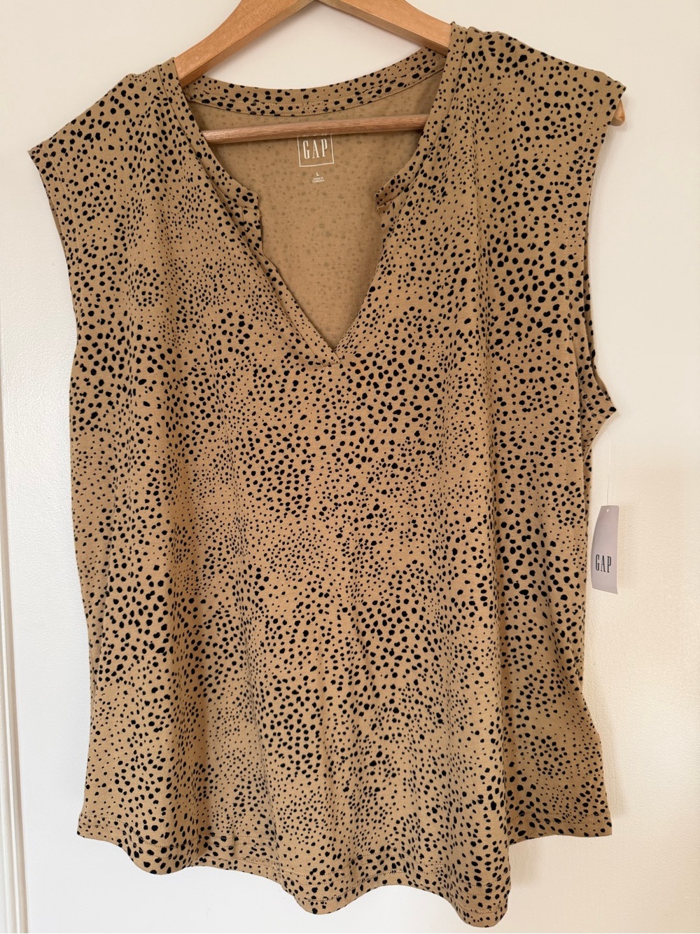 NWT GAP Women's Tan Leopard Print V-Neck Sleeveless Top Size L